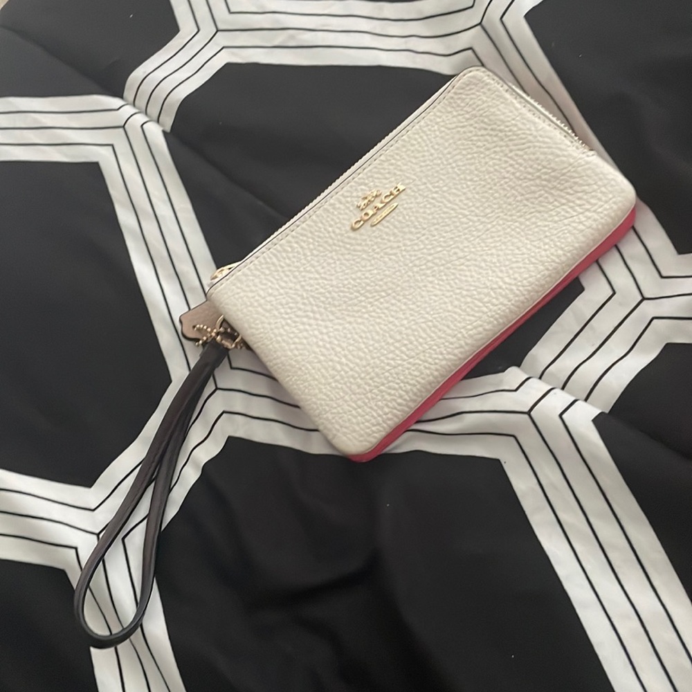 Couch wristlet